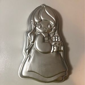 Vintage 1993 Wilton Precious Moments Cake Pan Baking Mold 2105-9365 15" x 9"